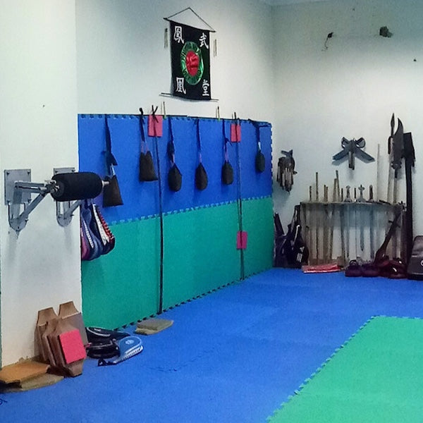 Équipements pour la pratique des arts martiaux : Vietnamiens, japonais, koréens, indonésiens, philippins...