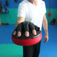 Patte d'ours boxe, mma, karaté et sport de combat sportif