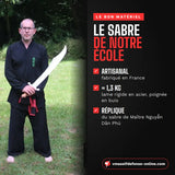 Cours de sabre avec le sabre artisanal de notre école, fabriqué en France